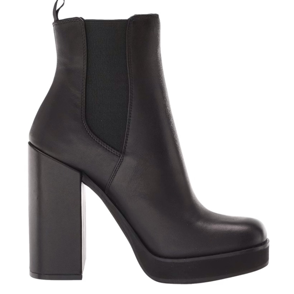 Steve Madden Women's Triple Chelsea Boot Size 10M
